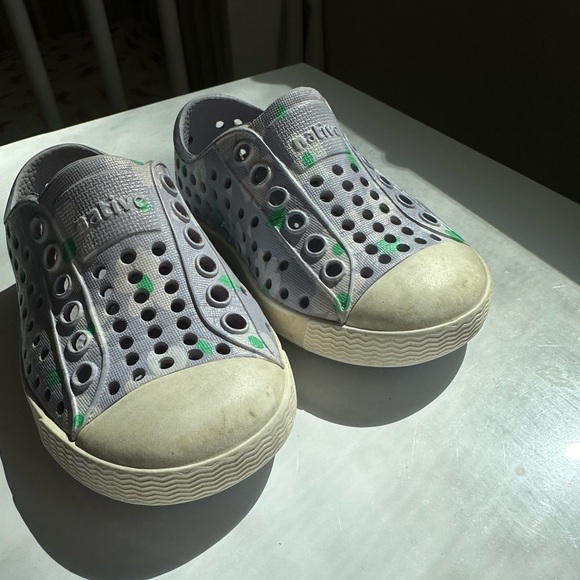 Native Shoes - Picture 3 of 4